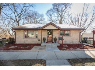 426 E Cook St Portage, WI 53901