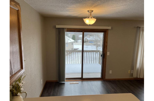 818 E Woodland Tr, Prairie Du Sac, WI 53578