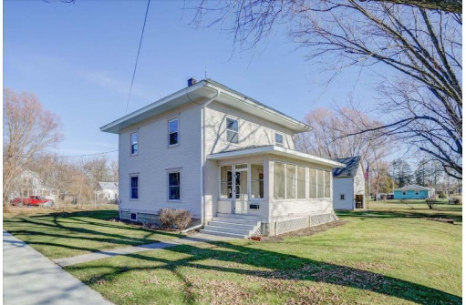 305 E Pearl St, Belleville, WI 53508