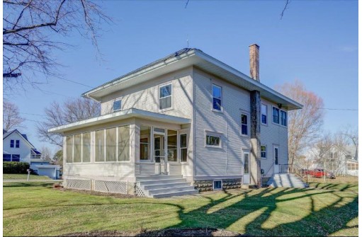 305 E Pearl St, Belleville, WI 53508