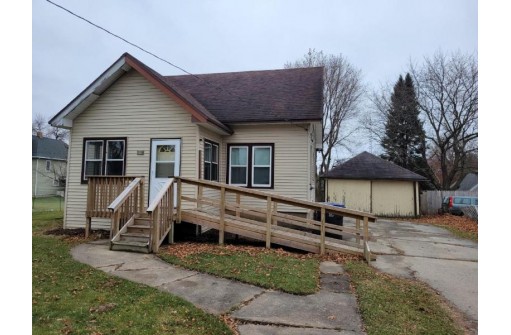 250 W Caroline St, Markesan, WI 53946