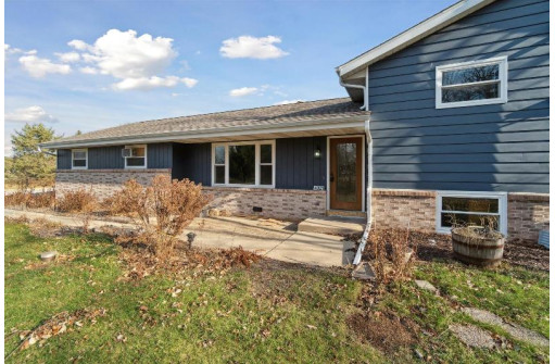 4321 S Spring Park Dr, Janesville, WI 53548-8537