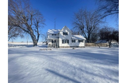 N1695 School St, Markesan, WI 53946