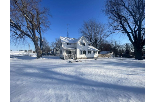 N1695 School St, Markesan, WI 53946