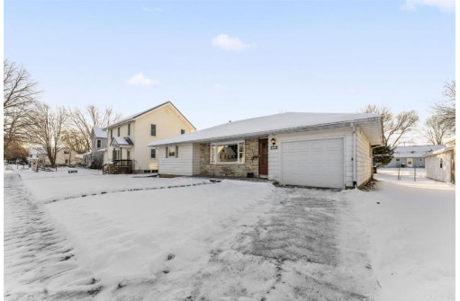 206 Adams St, Boscobel, WI 53805