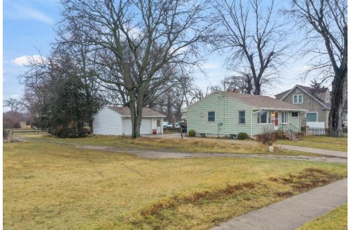 456 W Delavan Dr, Janesville, WI 53546