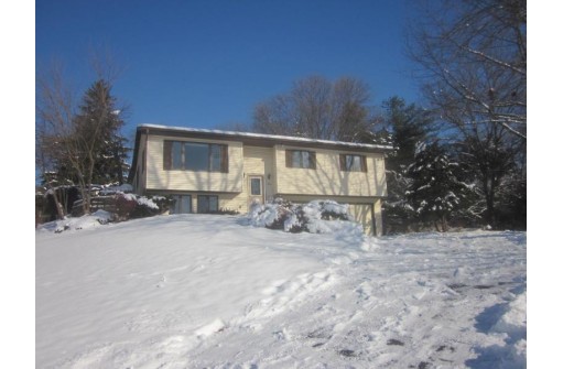 1810 Draper St, Baraboo, WI 53913