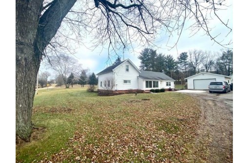 W2923 Green Isle Dr, Fort Atkinson, WI 53538