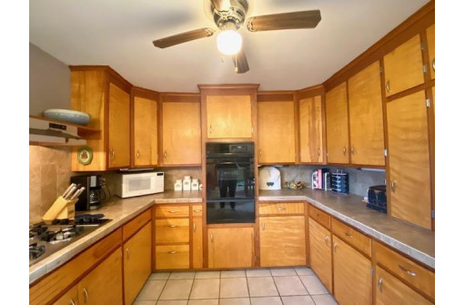 W2923 Green Isle Dr, Fort Atkinson, WI 53538