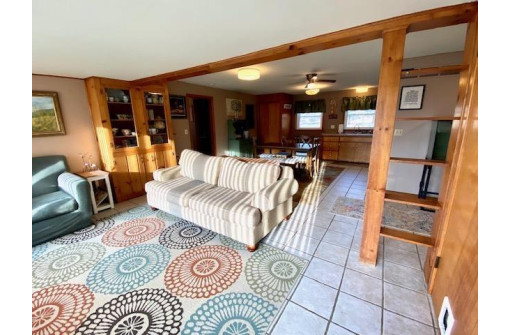 W2923 Green Isle Dr, Fort Atkinson, WI 53538