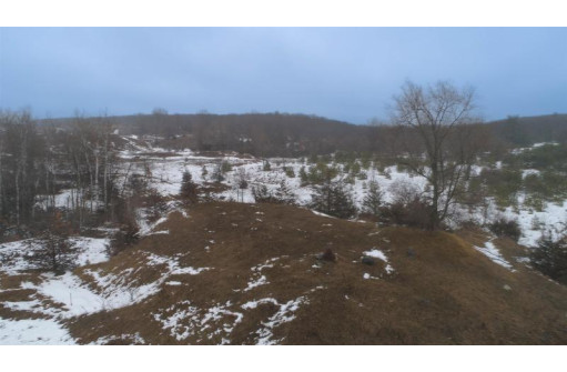 80 AC Fish Ave, Oxford, WI 53952