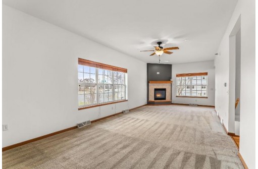 3 Eagle Summit Ct, Madison, WI 53718