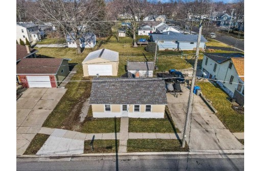 202 W Spaulding St, Watertown, WI 53098