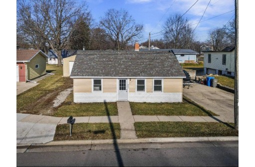 202 W Spaulding St, Watertown, WI 53098