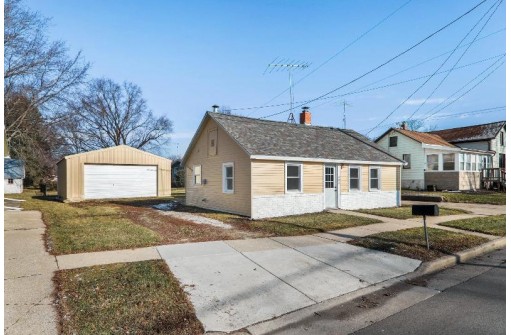 202 W Spaulding St, Watertown, WI 53098