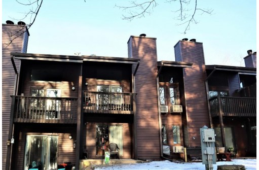 8 Cedar Tr, Wisconsin Dells, WI 53965