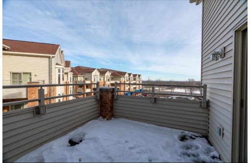 301 Harbour Town Dr 411, Madison, WI 53717