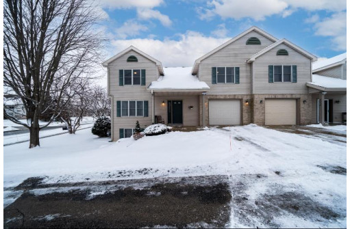 3236 Stonecreek Dr, Madison, WI 53719