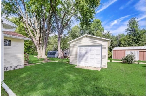 S7744 W Grandview Ave, Merrimac, WI 53561