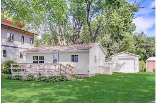 S7744 W Grandview Ave, Merrimac, WI 53561