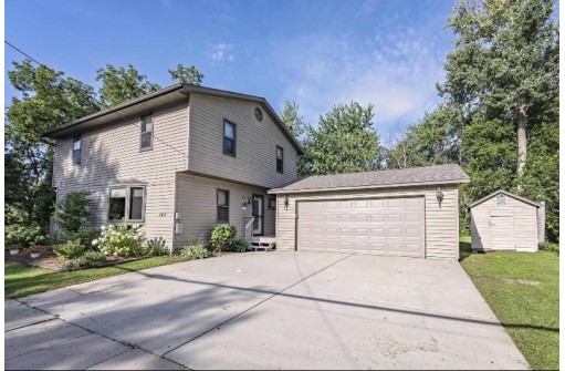143 Campbell St, Columbus, WI 53925-1710