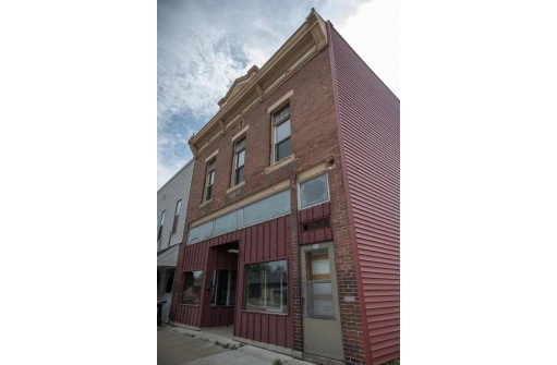 231 Main St, Elroy, WI 53929