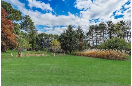 W9583 Cascade Mountain Rd, Portage, WI 53901