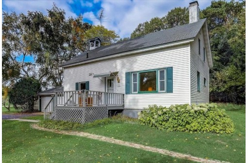 W9583 Cascade Mountain Rd, Portage, WI 53901