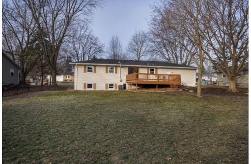 1729 N Van Buren St, Stoughton, WI 53589