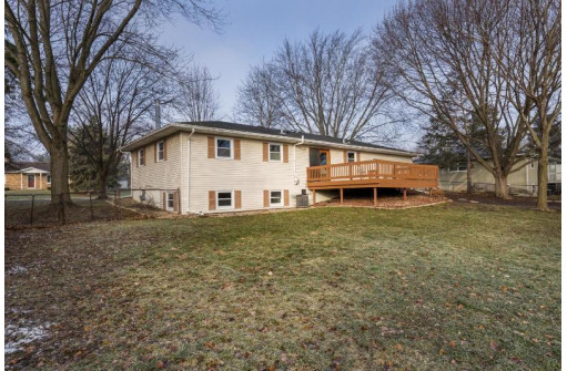 1729 N Van Buren St, Stoughton, WI 53589