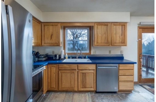 1729 N Van Buren St, Stoughton, WI 53589