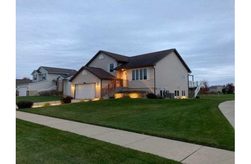 820 Violet Ln, Oregon, WI 53575