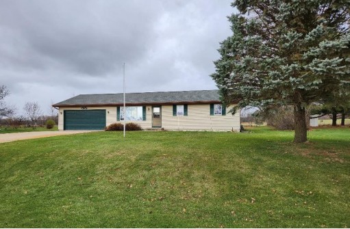 4700 Holm Rd, Oregon, WI 53575