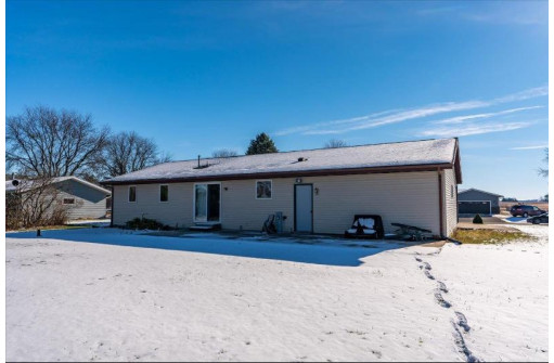 4700 Holm Rd, Oregon, WI 53575