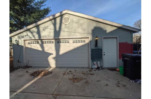 631 N Garfield Ave, Janesville, WI 53545