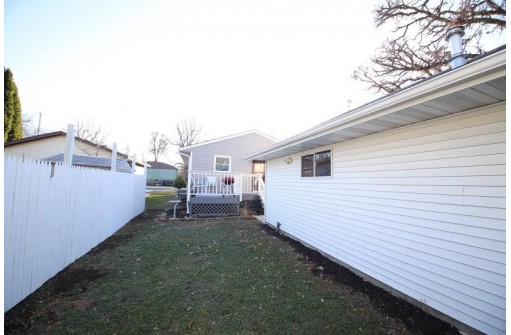 708 Dodge St, Watertown, WI 53094