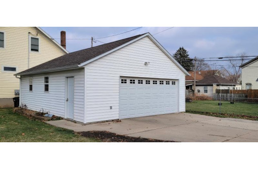 1007 7th St, Brodhead, WI 53520