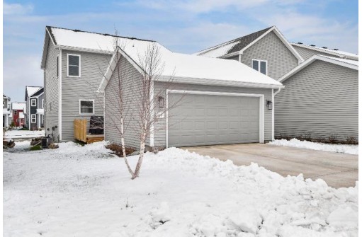 827 Seven Winds Tr, Madison, WI 53593