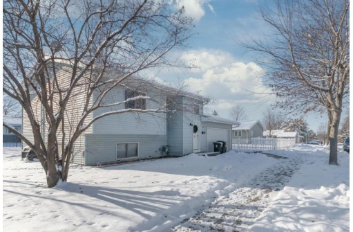 925 Schumann St, Sun Prairie, WI 53590