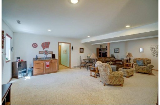 1553 Smithfield Dr, Sun Prairie, WI 53590