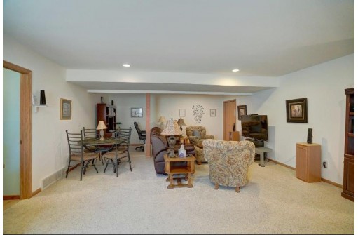 1553 Smithfield Dr, Sun Prairie, WI 53590