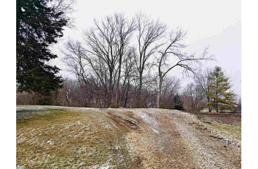 W8042 County Road B, Lake Mills, WI 53551