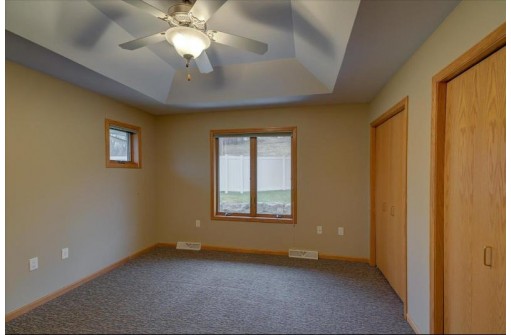 418 New Age Cir, Verona, WI 53593