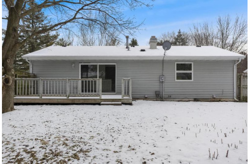 5206 Big Bow Rd, Fitchburg, WI 53711