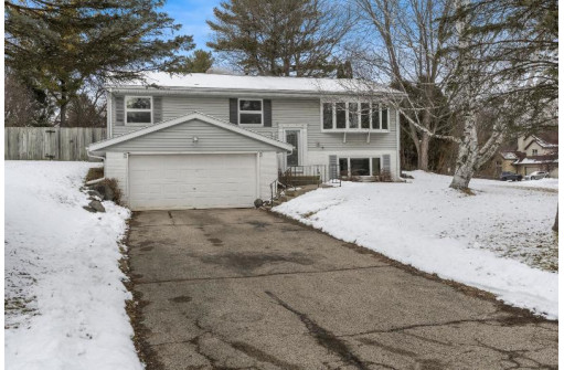 5206 Big Bow Rd, Fitchburg, WI 53711