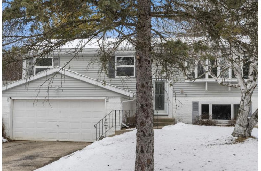 5206 Big Bow Rd, Fitchburg, WI 53711