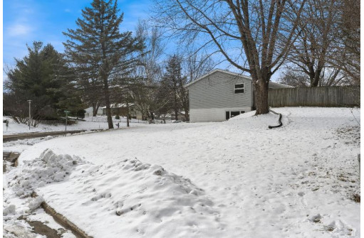 5206 Big Bow Rd, Fitchburg, WI 53711