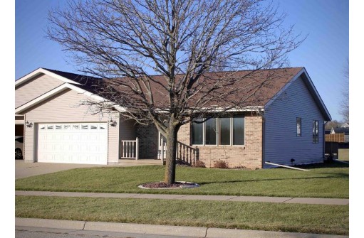 3324 Crabapple Ln B, Janesville, WI 53548