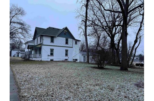 325 S Cottage St, Whitewater, WI 53190