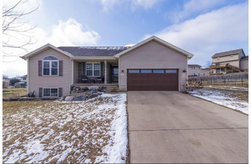 409 Drumlin Hill, Deerfield, WI 53531